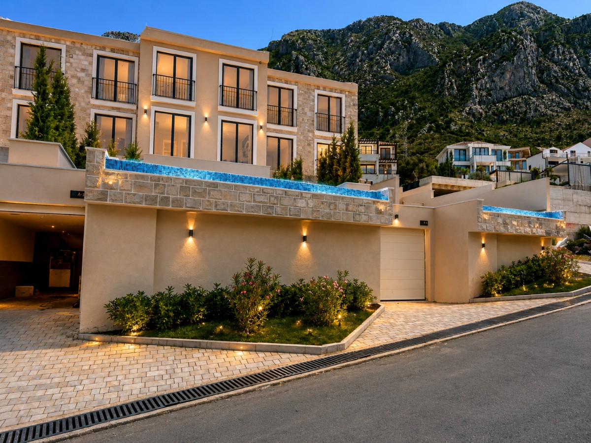 Vila sa 4 spavaće sobe, garažom i bazenom, Budva, Blizikuće